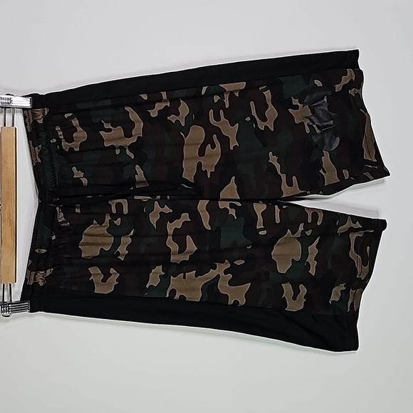 Batman small green and brown camo athletic shorts - Picture 1 of 6